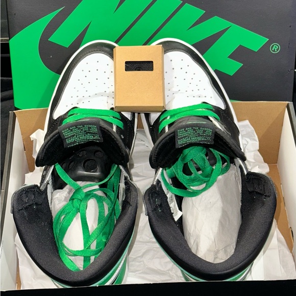 Air Jordan 1 High OG “ Lucky Green”   2023 - Picture 11 of 16